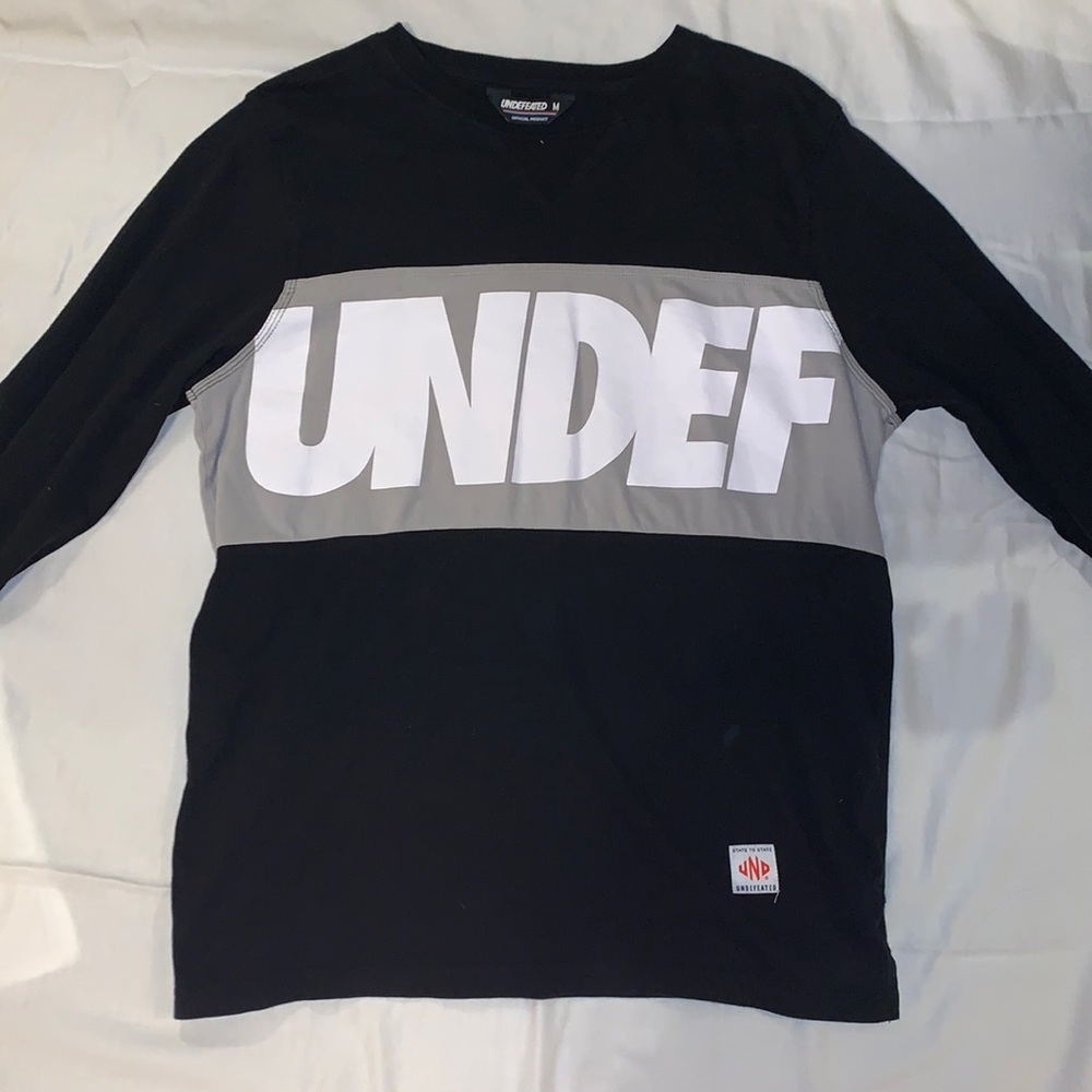 Limited edition black/white/grey undefeated crew neck.
